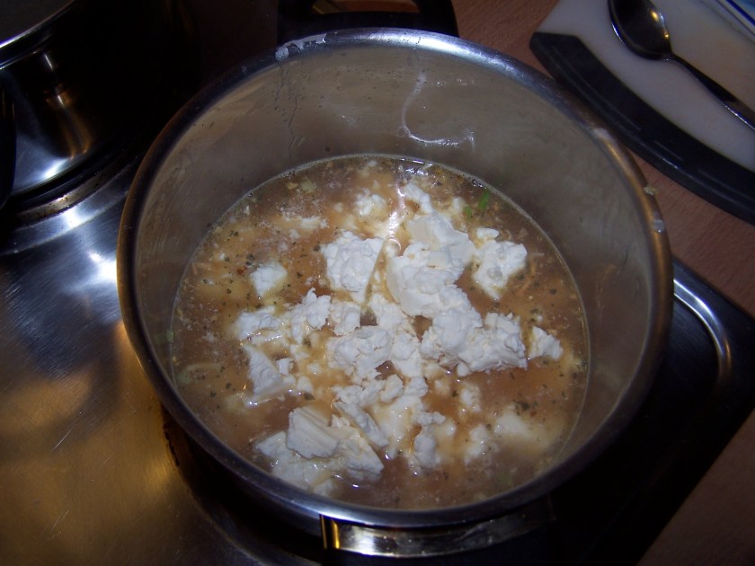 Brühe + Schafskäse