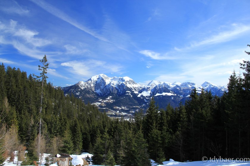 Berge und blauer Himmel