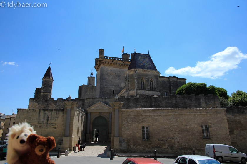 Uzes